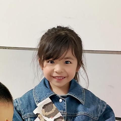 “美德萌宝，从我做起”实验幼儿园中6班———朱橙希