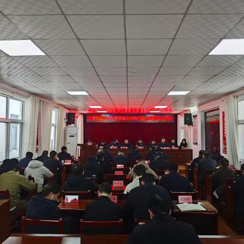 青铜关镇组织召开党政主要负责人点评法治工作会