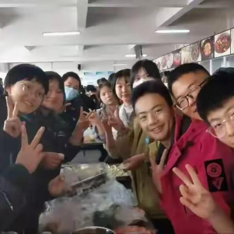 师生情谊暖，百味饺子香 ——华亭三中 2024 秋季学期九年级劳动实践活动