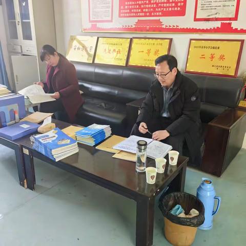 飞行调研 促升教学 ----台儿庄区教研中心莅临涧头集镇新庄小学教学工作暨新课堂达标“飞行”调研