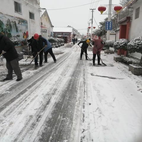 冬日暖人心，扫雪我先行 “齐扫雪”西古东村再行动