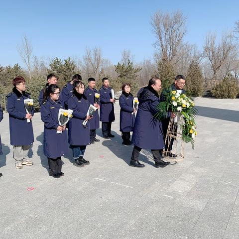 缅怀革命先烈 传承红色精神——先锋收费所与天山北收费所联合开展清明祭扫活动