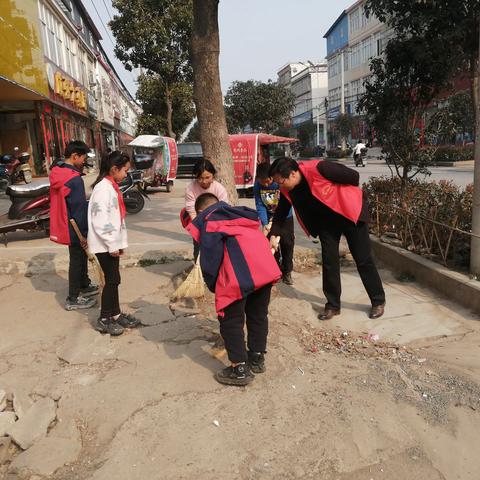 学雷锋“践”行动   卫生清扫树新风 	——寨河中心学校开展文明实践志愿服务活动