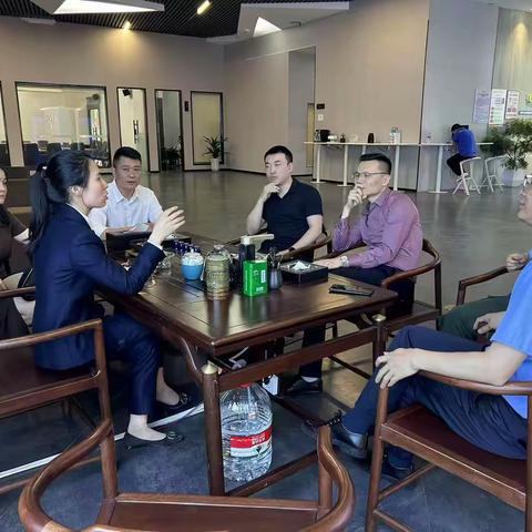 华裕路社区开展“文明面对面 百姓圆桌会”夜话活动
