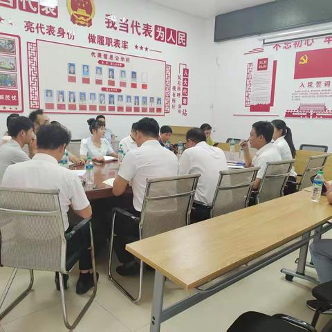 华裕路社区开展“文明面对面 百姓圆桌会”夜话活动