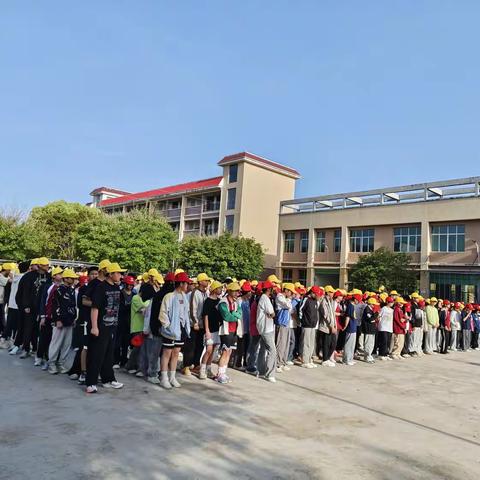 一众显示科技有限公司/罗春良教育基金捐赠物资，为万隆中学学子点亮希望