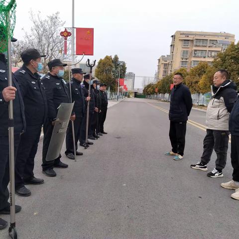 反恐防暴演练 共筑安全校园——区内保大队指导徐州市大庙中学反恐防爆演练