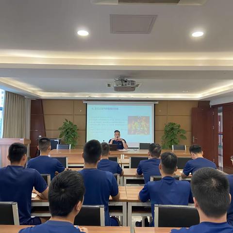【装备技师培训】龙岗大队组织开展开展个人防护装备讲解与实战应用教学培训