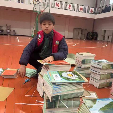 志愿启程：小铁跃动在春日书海