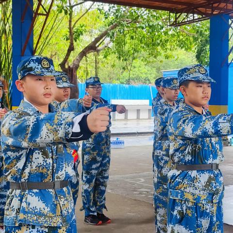 英姿飒爽展新貌，戎装少年启新程——深圳中学梅香学校初中部国防教育第二天剪影