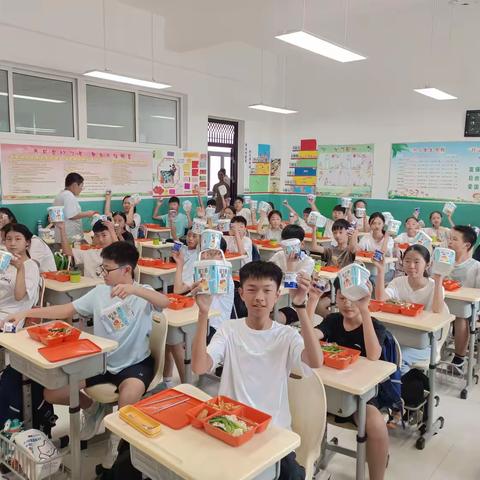 共赴毕业之约，定格美好时光 ——漯河市实验小学西城校区六年级毕业午餐