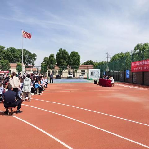 “表彰催奋进，榜样促前行”——下洼镇曹庙小学期中考试总结表彰暨防溺水安全教育家长会