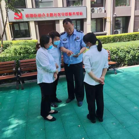 裕翔派出所组织开展流动人口居住证办理宣传活动