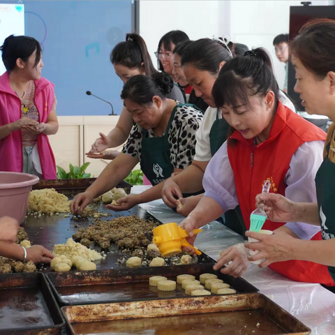 恒山社区联合元氏农商银行举办“团圆迎中秋 巧手做月饼”中秋茶话会活动