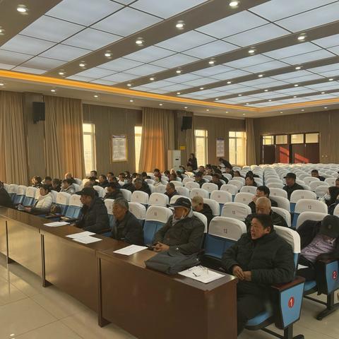 龙山街道召开2025年度耕地地力保护补贴暨小麦保险安排部署会
