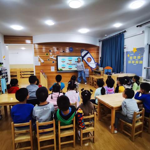 爱上幼儿园，快乐每一天