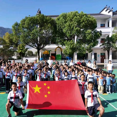 童心迎国庆 浓浓爱国情—齐云山中心幼儿园开展国庆节主题活动
