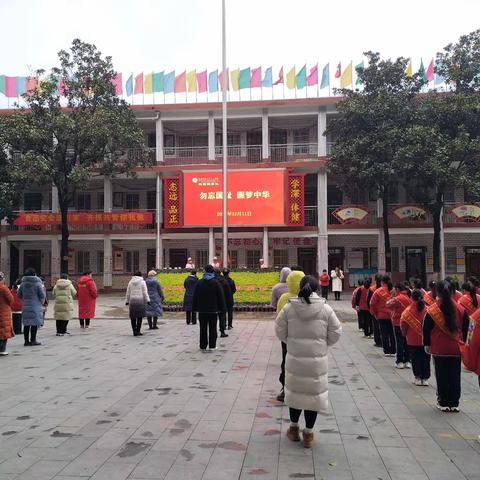 勿忘国耻 圆梦中华——南阳市第三十二小学校12月11日升旗仪式