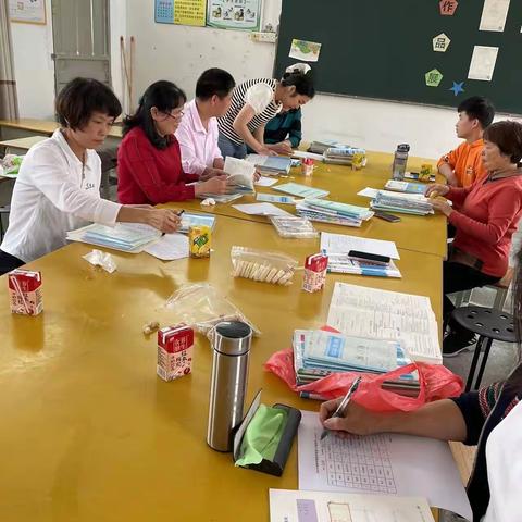 守常规 重落实 促教学 ——柏塘中心小学二年级数学科组进行常规检查