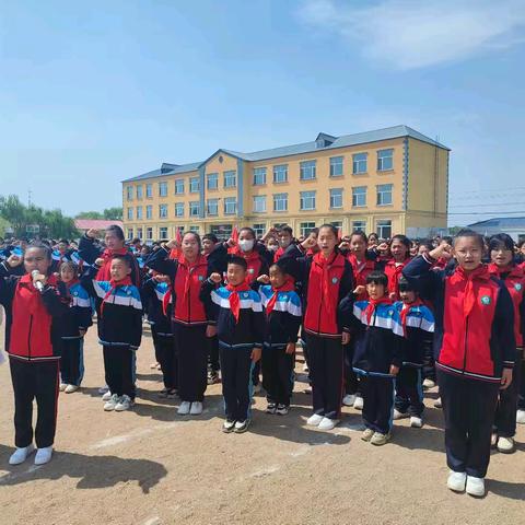 传承红色基因，争做时代先锋 ---成吉思汗镇中心校少先队入队仪式