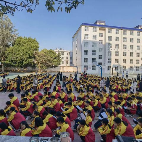 奋力拼搏，勇往直前——蒙自五中九年级开学动员大会