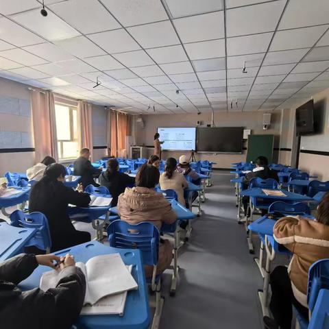 共研新课标，书香润教途 ——四十九团学校小学语文高段教研组活动纪实