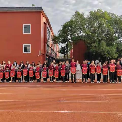 黄外翰林实验学校雄鹰班第十五周校园生活记录