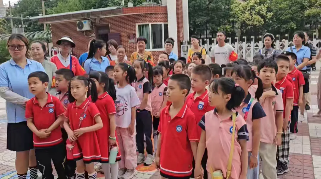 简篇-【园所动态】“初夏美好，遇见小学”——西安航空学院幼儿园大班组参观小学活动纪实