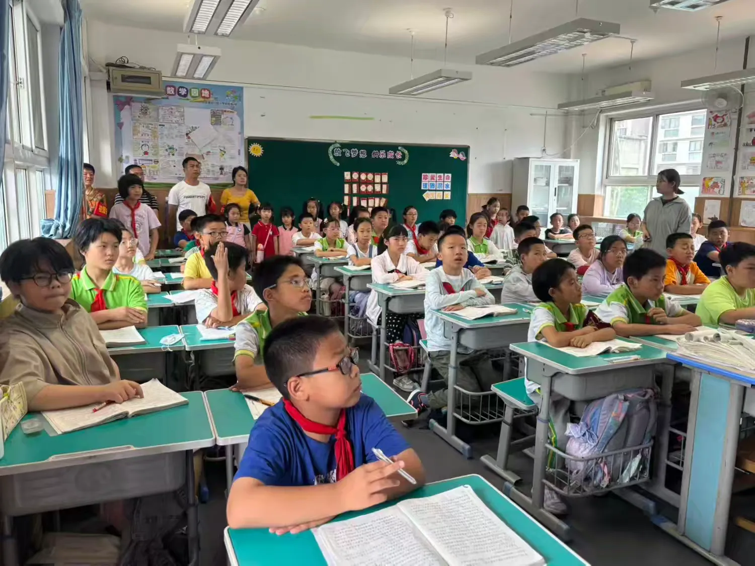 简篇-【园所动态】“初夏美好,遇见小学”——西安航空学院幼儿园大班组参观小学活动纪实 简篇-【园所动态】“初夏美好,遇见小学”——西安航空学院幼儿园大班组参观小学活动纪实