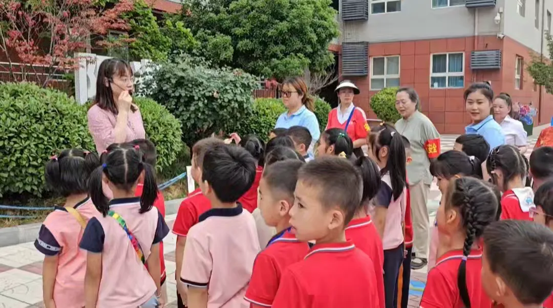 简篇-【园所动态】“初夏美好，遇见小学”——西安航空学院幼儿园大班组参观小学活动纪实
