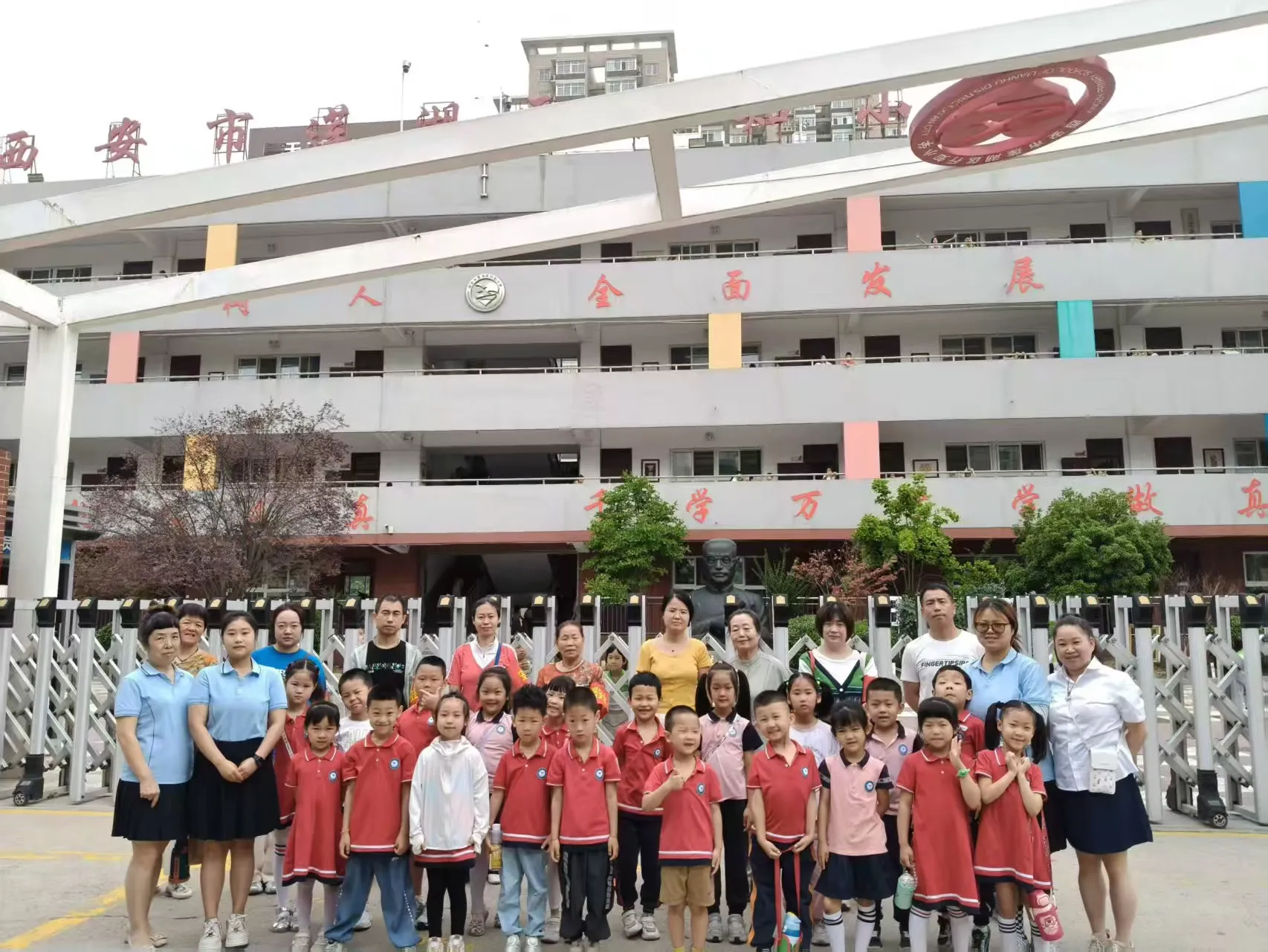 简篇-【园所动态】“初夏美好，遇见小学”——西安航空学院幼儿园大班组参观小学活动纪实