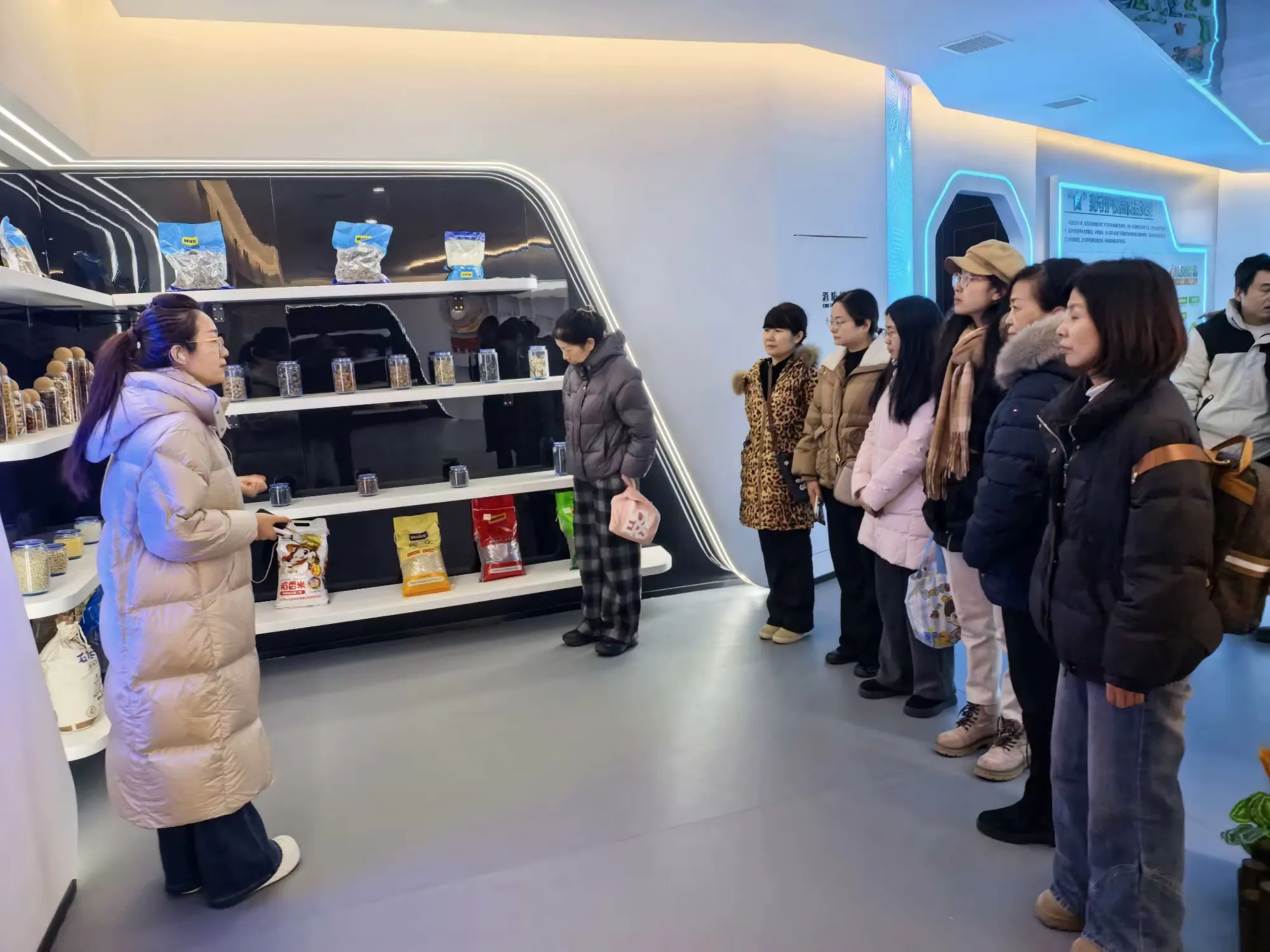 简篇-【园所动态】直击食材源头，共护幼儿膳食安全——西安航空学院幼儿园2025—2026学年第一学期家/伙委员会