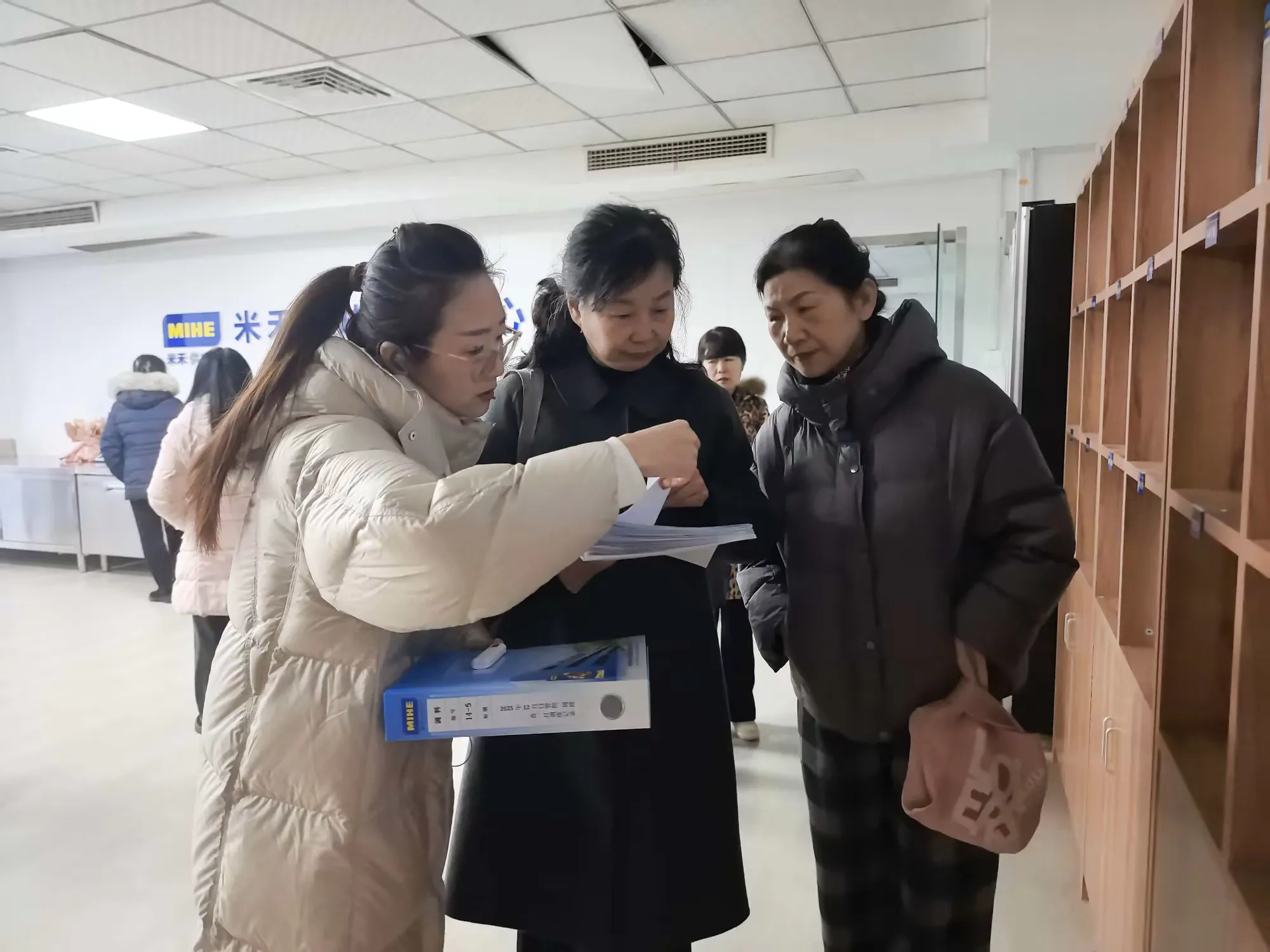 简篇-【园所动态】直击食材源头，共护幼儿膳食安全——西安航空学院幼儿园2025—2026学年第一学期家/伙委员会