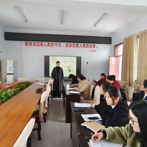 “聚焦课标新视角，惟实励志向未来”——周巧红首席教师工作室2024-2025学年下学期第一次活动