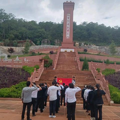 传承红色基因 凝聚奋进力量 ——乌蒙乡中心学校支部委员会开展主题党日系列活动