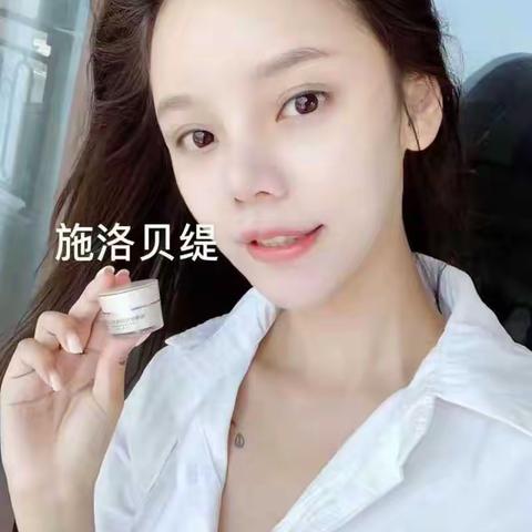 施洛贝缇珍珠膏堪称 “天然养肤宝藏”，核心成分是珍贵的天然纳米珍珠粉。