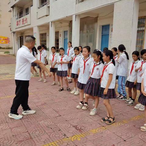 遂城第十一小学学生心理素质拓展活动