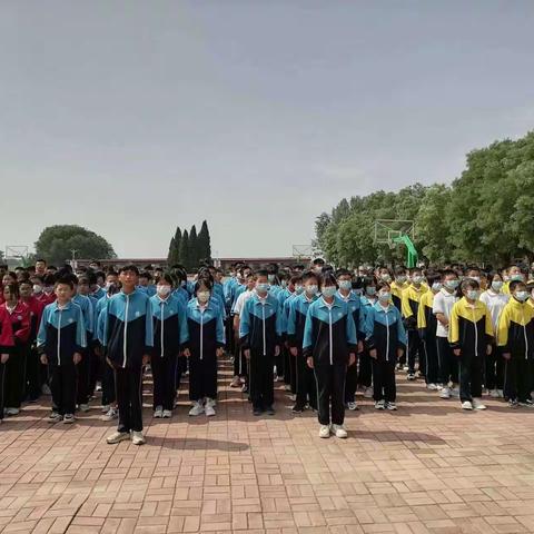 圈头中学举行“预防溺水，流感防控 ”安全主题升旗仪式