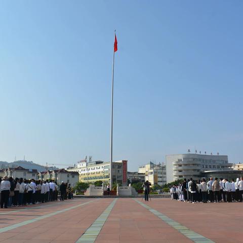 玉溪第四小学教育集团参加区委宣传部组织的“铭记先烈志 奋进新玉溪”暨“同升国旗·同唱国歌”活动