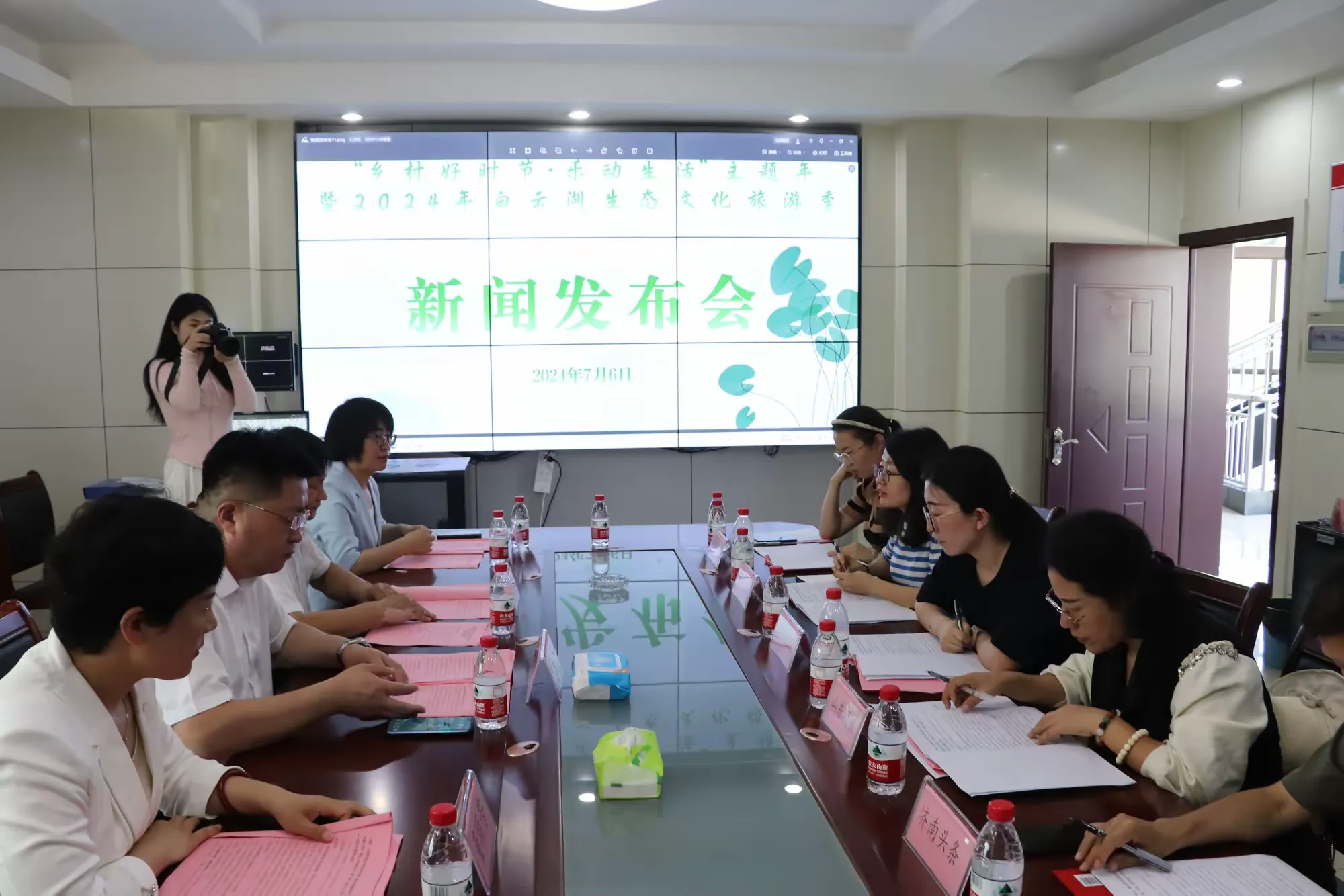 简篇-白云湖街道举行“乡村好时节·乐动生活”主题年暨2024年白云湖生态文化旅游季新闻发布会