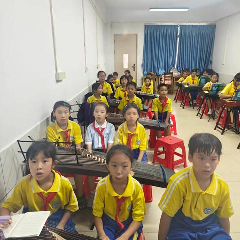 学校古筝班新学期开班：28名学员开启民乐学习之旅