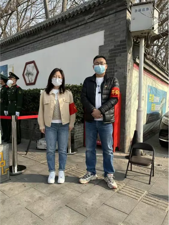 简篇-驻京流动党委两会维稳,亚奥流动党委积极响应旗帜飘扬大栅栏