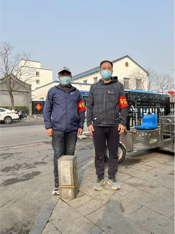 简篇-驻京流动党委两会维稳,亚奥流动党委积极响应旗帜飘扬大栅栏