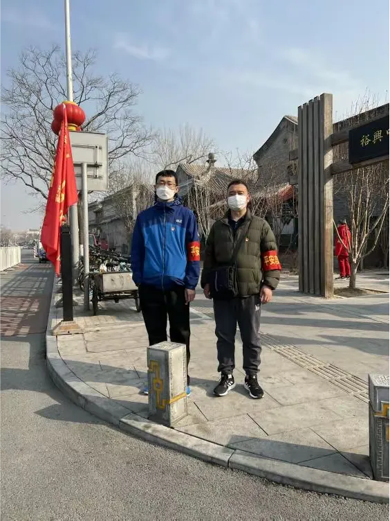 简篇-驻京流动党委两会维稳,亚奥流动党委积极响应旗帜飘扬大栅栏