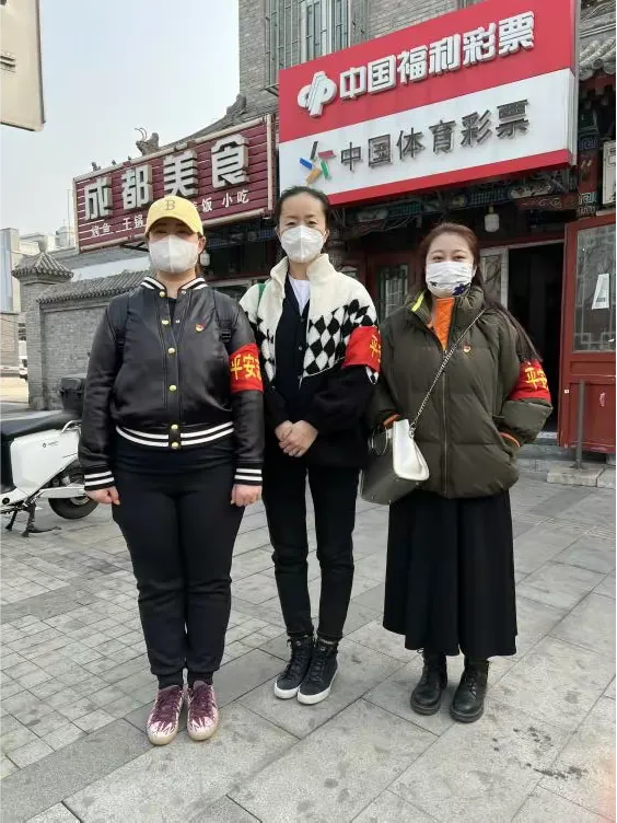 简篇-驻京流动党委两会维稳,亚奥流动党委积极响应旗帜飘扬大栅栏
