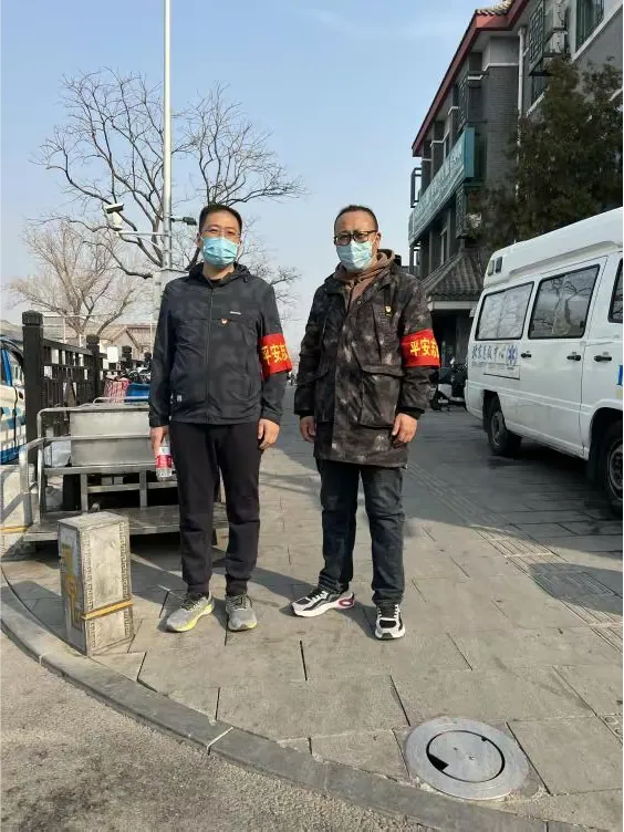 简篇-驻京流动党委两会维稳,亚奥流动党委积极响应旗帜飘扬大栅栏