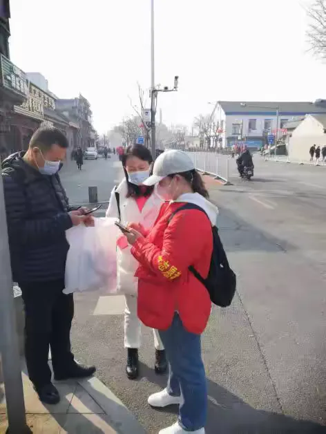 简篇-驻京流动党委两会维稳,亚奥流动党委积极响应旗帜飘扬大栅栏