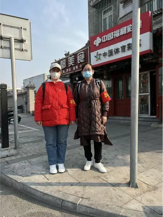 简篇-驻京流动党委两会维稳,亚奥流动党委积极响应旗帜飘扬大栅栏