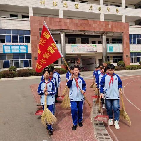 从小事做起，从我做起——蒲圻三小进行“雷锋日”义务清扫活动