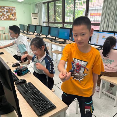 2025秋季马小EV3编程课程之《陀螺仪精准转向》